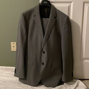 Grey HUGO BOSS SUIT - SUIT JACKET AND PANTS - 40R 34 Waist